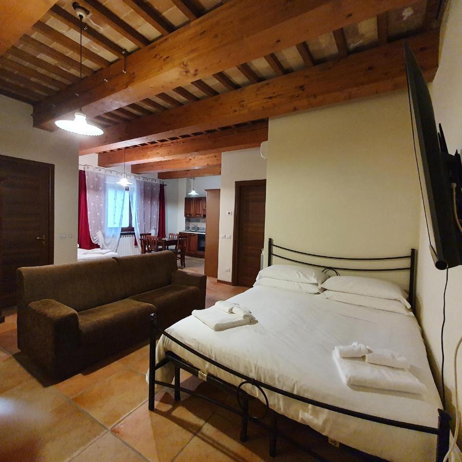 Pietra Maula Agriturismo Castelraimondo Exterior foto