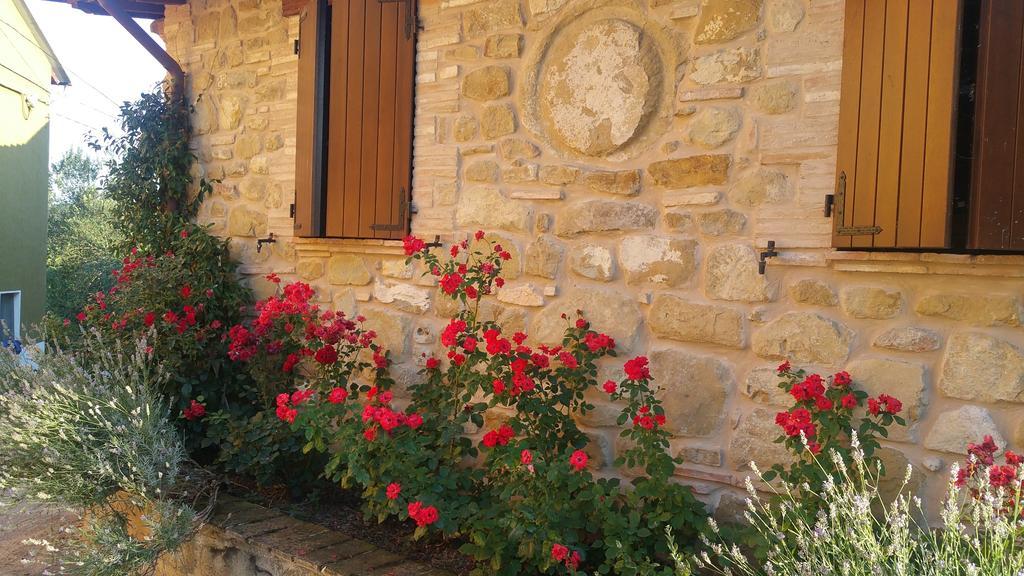 Pietra Maula Agriturismo Castelraimondo Exterior foto